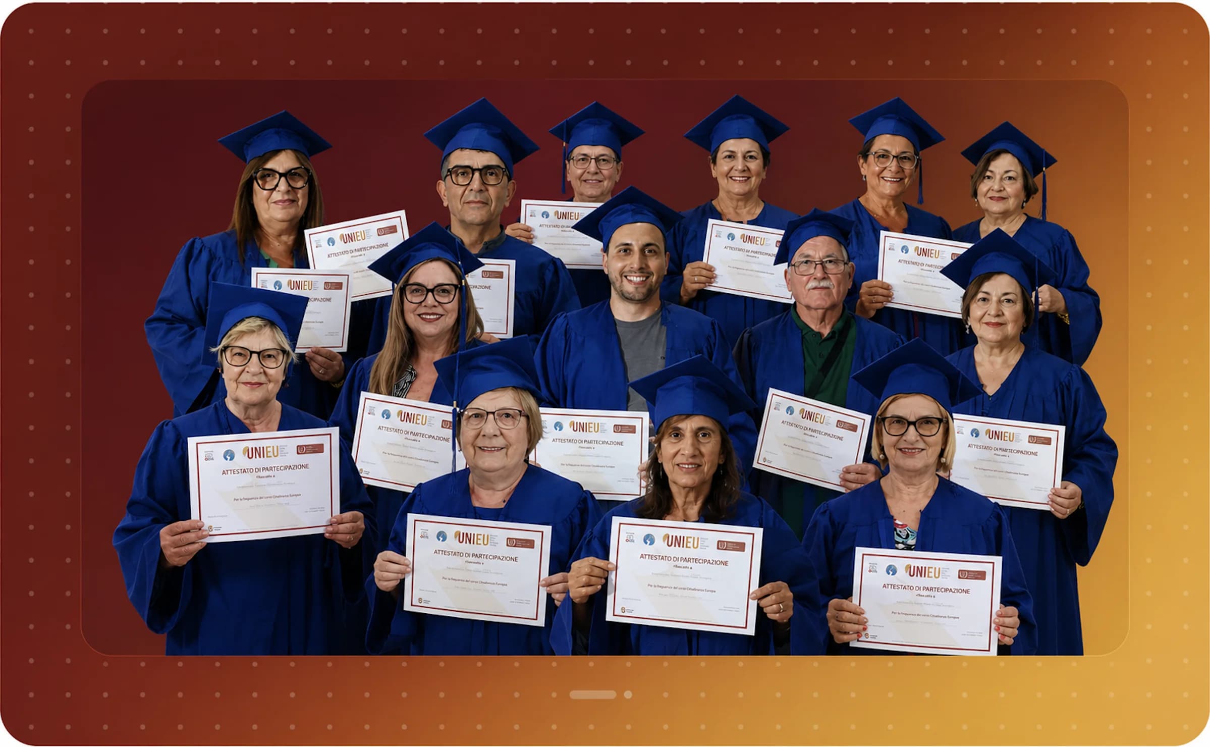 Diplomati UNIEU con toga e attestato di partecipazione